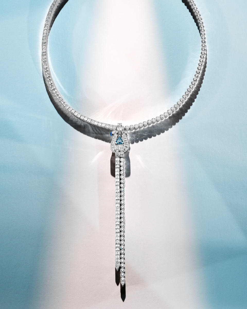 The Force 10 Duality necklace is transformable.