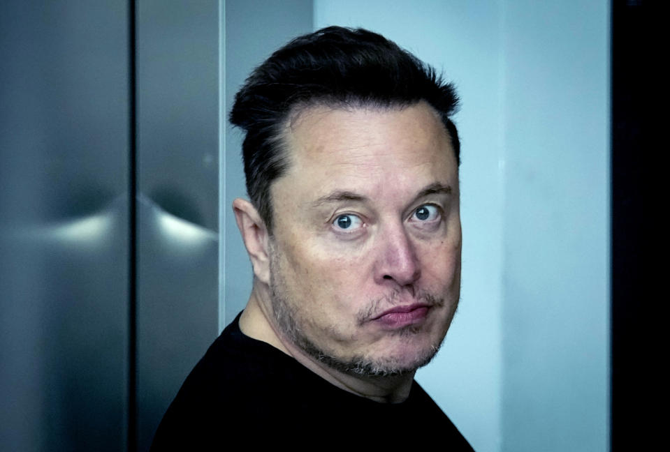 Elon Musk habría mantenido relaciones sexuales con una antigua becaria y una empleada. Pidió a una tercera mujer que tuviera hijos suyos, según el Wall Street Journal.  (AP Photo/Ebrahim Noroozi, File)