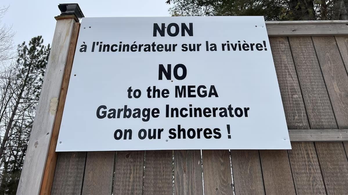 Following criticism from local citizens, the MRC Pontiac Council of Mayors chose to abandon the project to build a new garbage incinerator.  (Frédéric Pepin/ Radio-Canada - image credit)