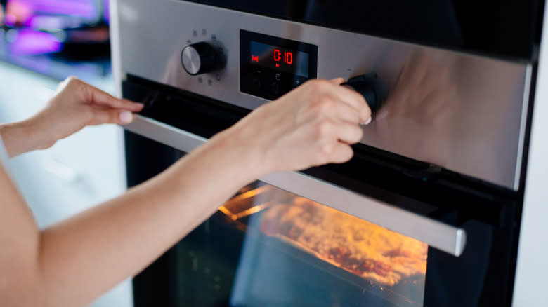 setting oven time and temperature