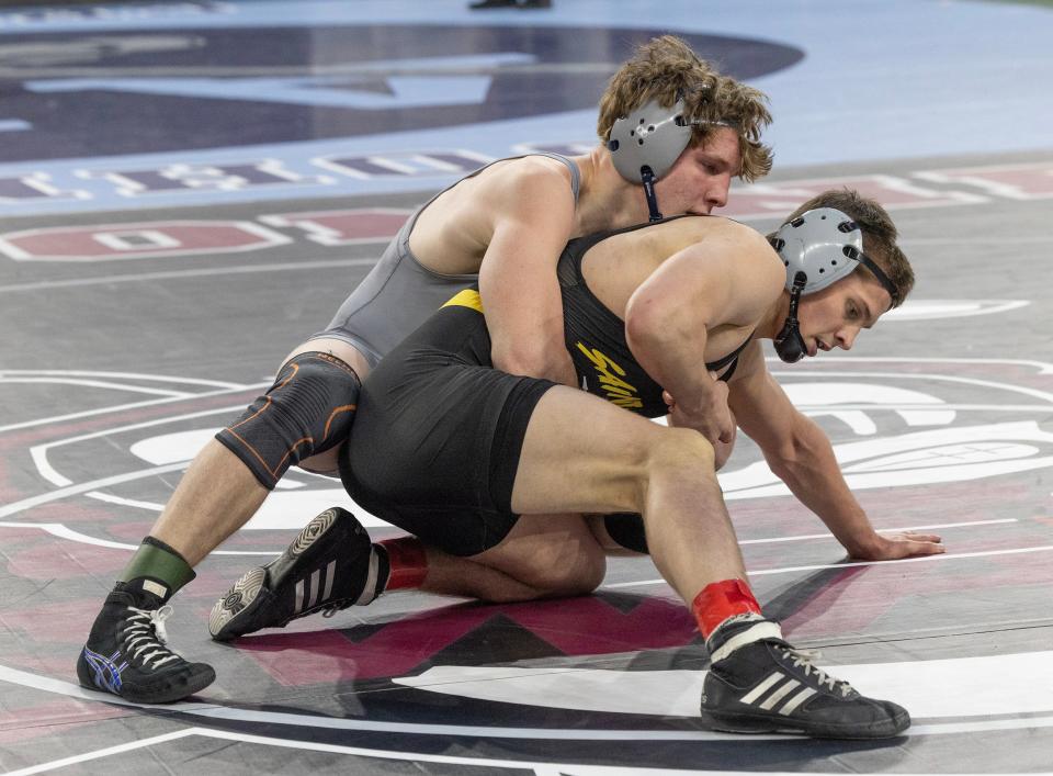 Howell's Tanner Hodgins (left) defeated St. John Vianney's Cole Stangle in a 165-pound NJSIAA pre-quarterfinal.