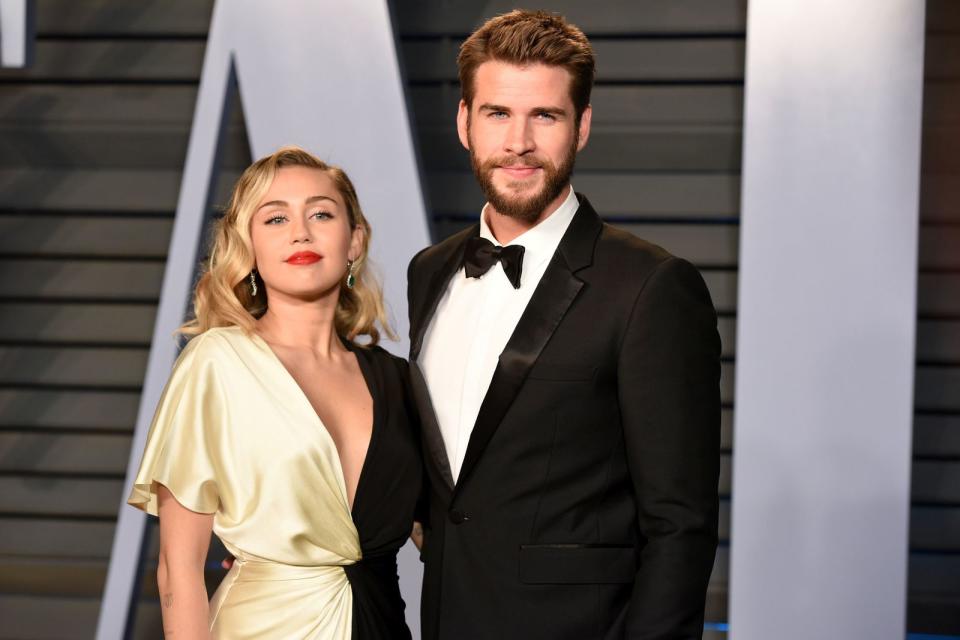 Sie lernten sich kennen und lieben, verlobten sich - und trennten sich. Doch Miley Cyrus und Liam Hemsworth fanden erneut zusammen und traten im Dezember 2018 vor den Traualtar. Ihre Ehe hielt allerdings kürzer, als gedacht: Nach nur acht Monaten gaben Cyrus und Hemsworth ihre Trennung bekannt, Anfang 2020 wurde die Scheidung rechtskräftig. Sie denken, das war eine kurze Ehe? Es geht noch wesentlich kürzer ... (Bild: Presley Ann/Patrick McMullan via Getty Images)