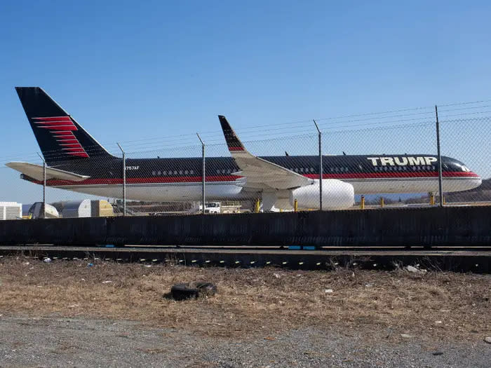 Trumps 757, geparkt auf dem Stewart International Airport in New York. - Copyright: Andrew Lichtenstein/Corbis via Getty Images