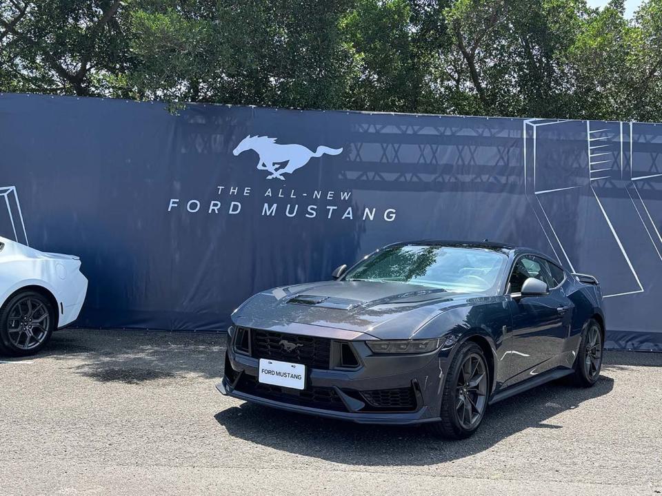 Mustang加碼推出性能的Dark Horse版本。