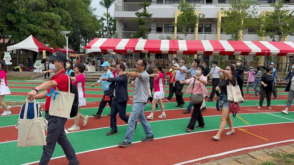 《圖說》鳳鳴國中走過半世紀，歡慶五十週年。