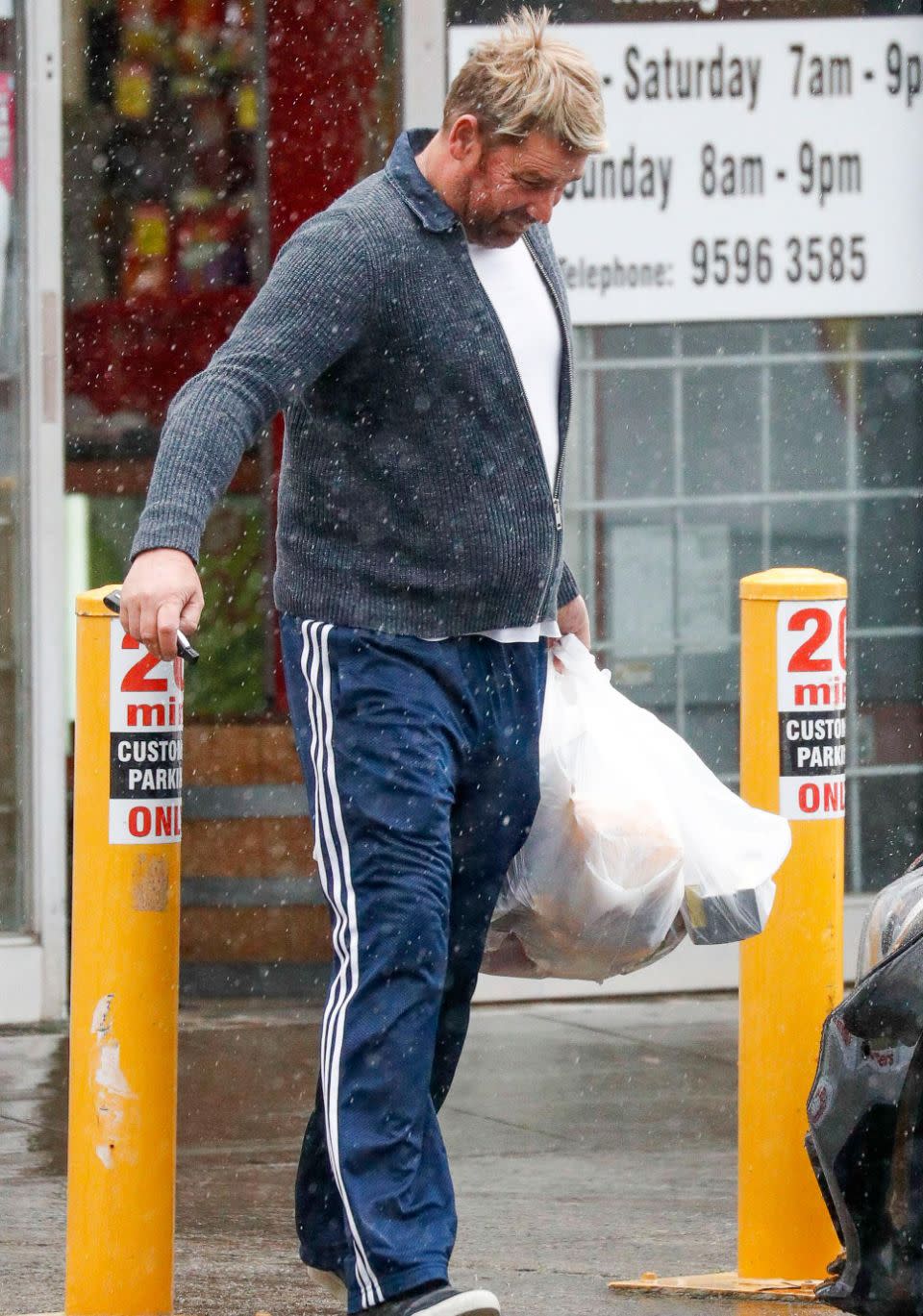 Shane was spotted running some errands in Melbourne over the weekend. Source: Media Mode