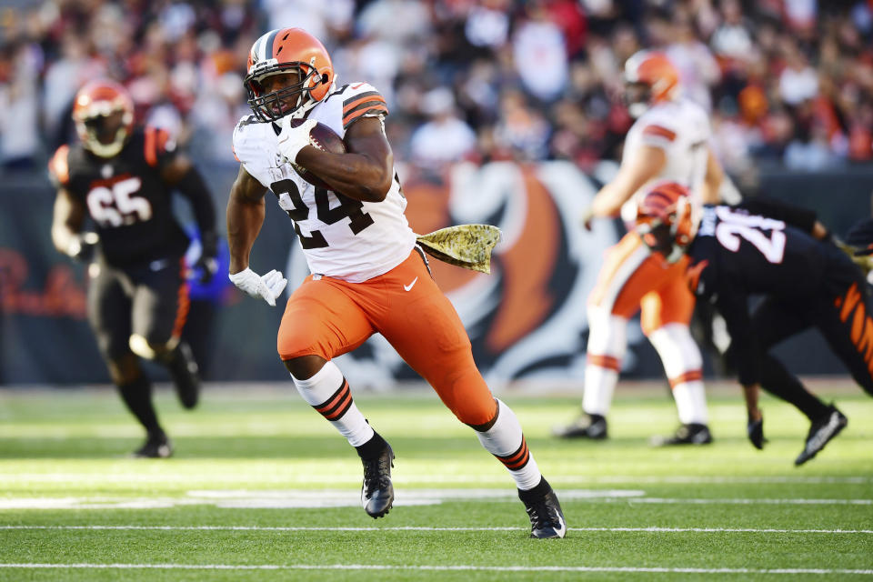 Cleveland Browns running back Nick Chubb (24) carries the ball during an NFL football game against the Cincinnati Bengals, Sunday, Nov. 7, 2021, in Cincinnati. The Browns remain hopeful star running back Nick Chubb will be able to play this week despite testing positive for COVID-19. (AP Photo/Emilee Chinn)