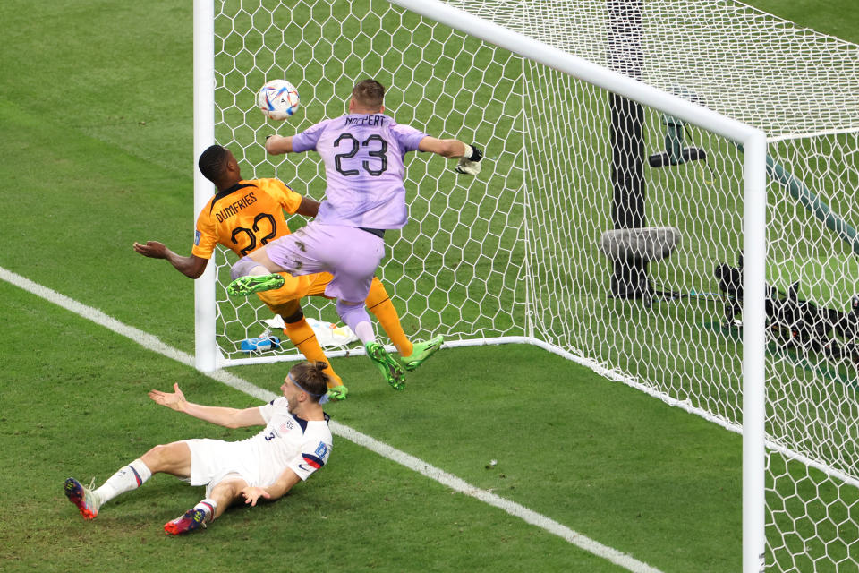 El gol que hizo Haji Wright (él no sale en imagen) justo por dónde estaba y cómo le pegó para meter uno de los goles más insólitos del Mundial Qatar 2022. (Photo by Catherine Ivill/Getty Images)