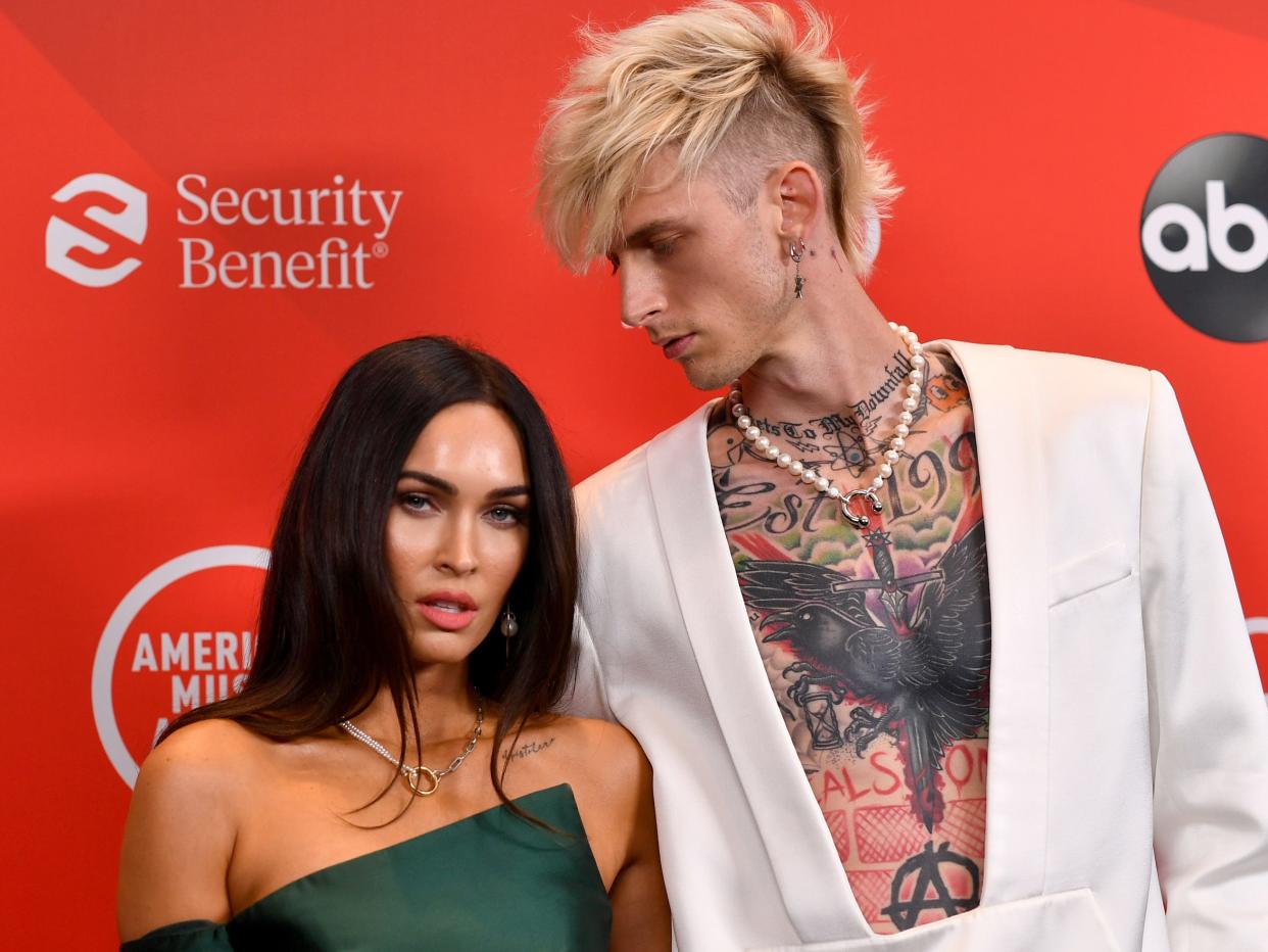 megan fox machine gun kelly amas 2020