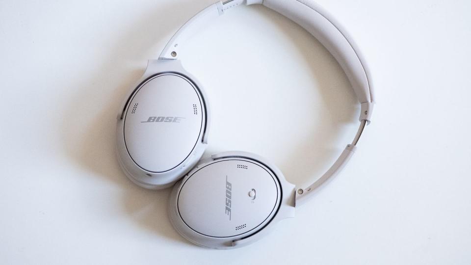 Noise Cancelling Kopfhörer Quiet Comfort 45 von Bose in Weiß