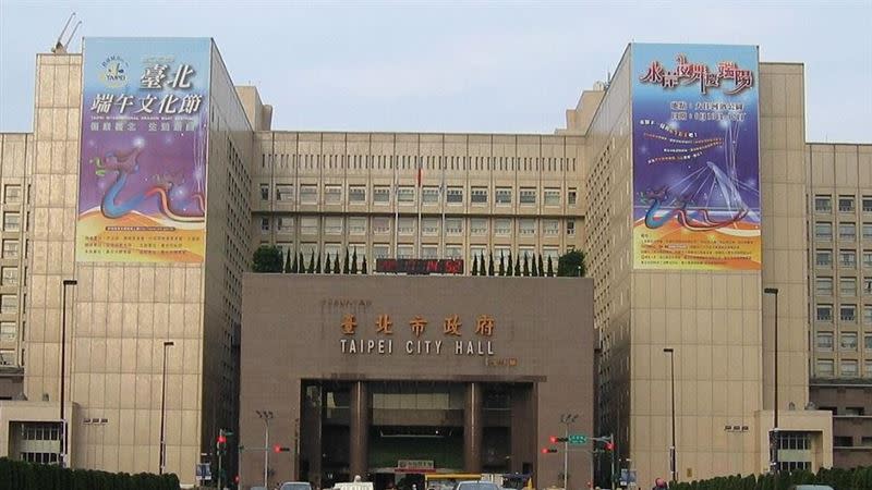 台北市政府。