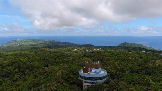 屏東林管處指出，坐擁世界級360度山海景色的墾丁國家森林遊樂區觀海樓也能迎曙光。（屏東林管處提供／謝佳潾屏東傳真）