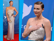 <b>Der bewegendste Moment...</b><br><br> ...war eindeutig, als Hollywood-Star Charlize Theron bei der "Cinema for Peace"-Gala für ihren Einsatz gegen die weitere Ausbreitung der Infektionskrankheit HIV und AIDS geehrt wurde.