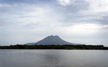 A mountain dominates the skyline above Ranai, the largest town in Indonesia's remote Natuna archipelago July 10, 2014. REUTERS/Tim Wimborne