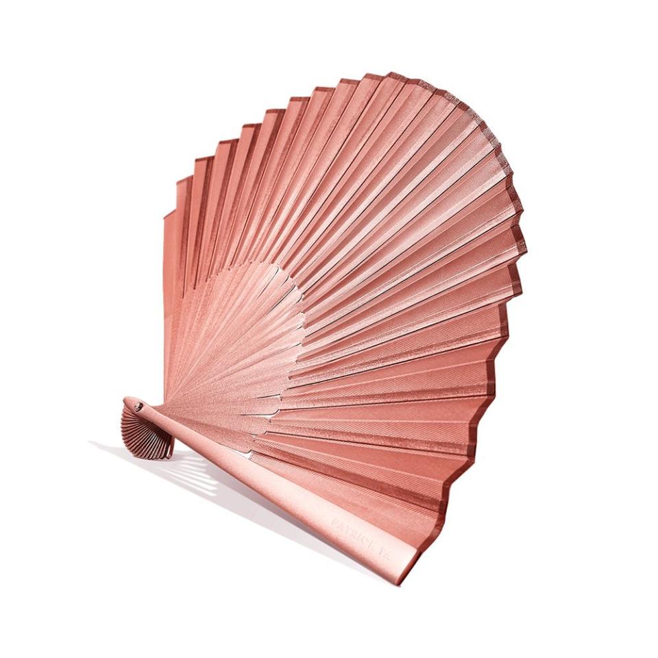 <p><a href="https://go.redirectingat.com?id=74968X1596630&url=https%3A%2F%2Fpatrickta.com%2Fproducts%2Fmajor-glow-setting-fan%3Fgad%3D1%26gclid%3DCjwKCAjwt52mBhB5EiwA05YKoyZI_ixRC5iOLxIDhGHyXeUFdF5_BScvnSIJ8FuCBFDwLAlbWWForhoC-mwQAvD_BwE%26gclsrc%3Daw.ds&sref=https%3A%2F%2Fwww.elle.com%2Ffashion%2Fshopping%2Fg44690745%2Fbest-portable-fans%2F" rel="nofollow noopener" target="_blank" data-ylk="slk:Shop Now;elm:context_link;itc:0;sec:content-canvas" class="link ">Shop Now</a></p><p>Major Glow™ Setting Fan</p><p>$24.00</p><p>patrickta.com</p><span class="copyright">Courtesy</span>