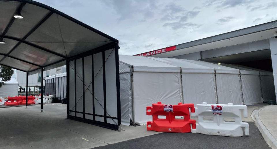 A photo of tents that have been set up at the entrance to the emergency departments in Melbourne to cope with rising Covid cases. Source: Twitter/IanMeducator