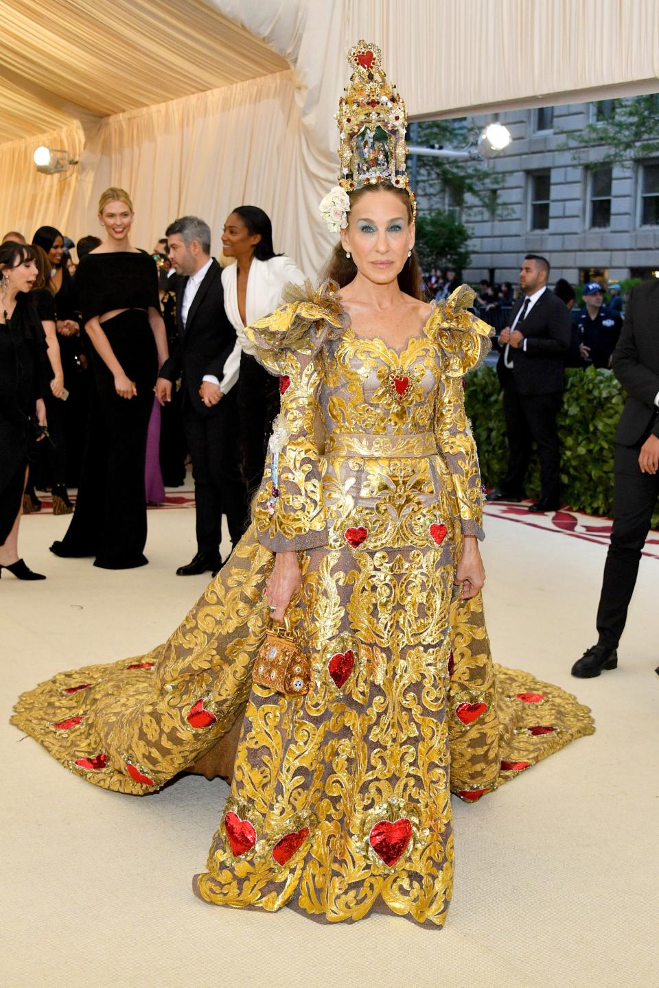 <h1 class="title">Sarah Jessica Parker in Dolce & Gabbana Alta Moda, Jennifer Fisher jewelry and Fred Leighton jewelry</h1><cite class="credit">Photo: Getty Images</cite>