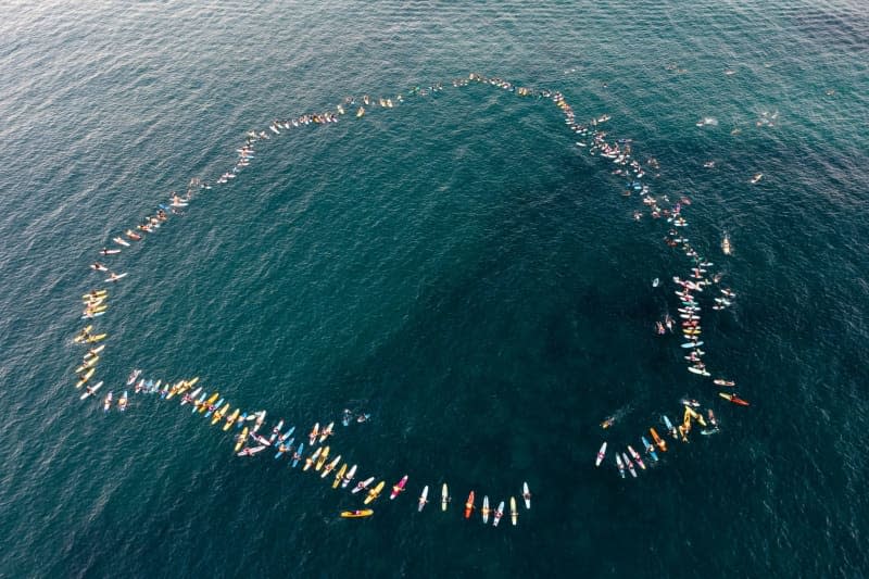 Members of the Bondi Board Riders Club and various local sports clubs and lifeguards take part in a "paddle out" on surfboards at Bondi Beach to honor and remember the victims of the knife attack at Westfield Bondi Junction shopping mall. Steven Saphore/AAP/dpa