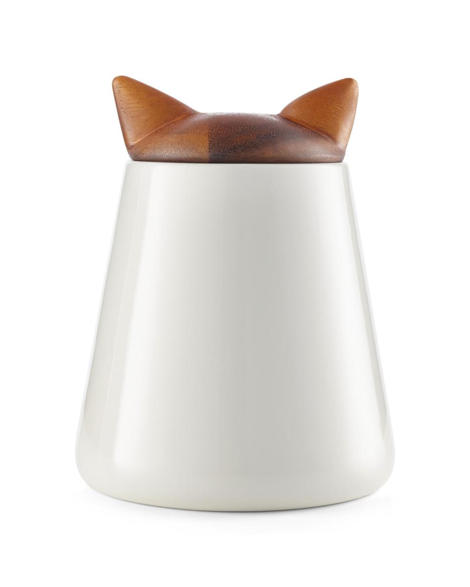 <p><a href="https://go.redirectingat.com?id=74968X1596630&url=https%3A%2F%2Fwww.neimanmarcus.com%2Fp%2Fnambe-pet-collection-cat-treat-jar-prod243220230&sref=https%3A%2F%2Fwww.housebeautiful.com%2Fshopping%2Fg40943102%2Fgifts-for-cat-lovers%2F" rel="nofollow noopener" target="_blank" data-ylk="slk:Shop Now;elm:context_link;itc:0;sec:content-canvas" class="link ">Shop Now</a></p><p>Pet Collection Cat Treat Jar</p><p>neimanmarcus.com</p><p>$42.00</p>