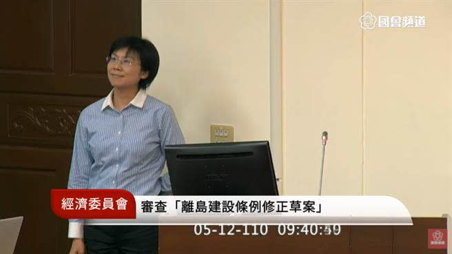 民進黨立委林岱樺12日在立法院堅持不戴口罩，引發同黨立委邱議瑩不滿。（圖／摘自國會頻道／立法院直播畫面）