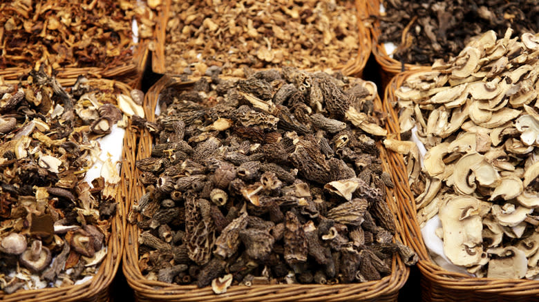 Dried mushroom baskets