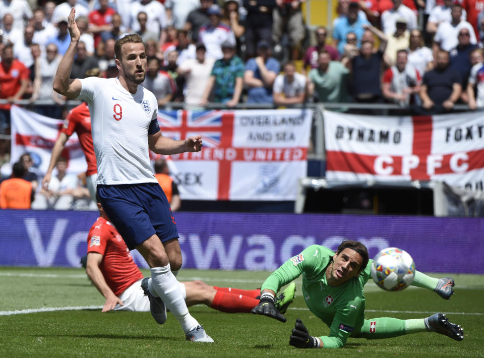 Switzerland's goalkeeper Yann Sommer (R) dives to block a shot on goal by England's forward Harry Kane (L) during the UEFA Nations League third place play-off football match between Switzerland and England at the Afonso Henriques Stadium in Guimaraes on June 9, 2019. (Photo by MIGUEL RIOPA / AFP)        (Photo credit should read MIGUEL RIOPA/AFP/Getty Images)