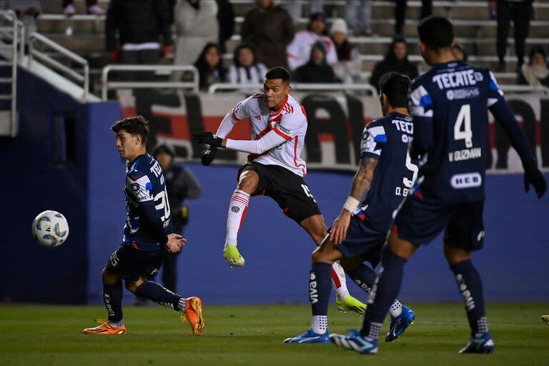 Ya salió el bombazo de Herrera al ángulo; fue el empate de River en Dallas frente a Monterrey