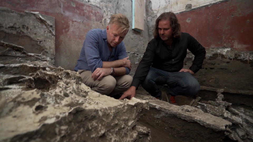 Raffaele Martinelli shows correspondent Seth Doane some of the recent finds at the archaeological site at Pompeii.  / Credit: CBS News