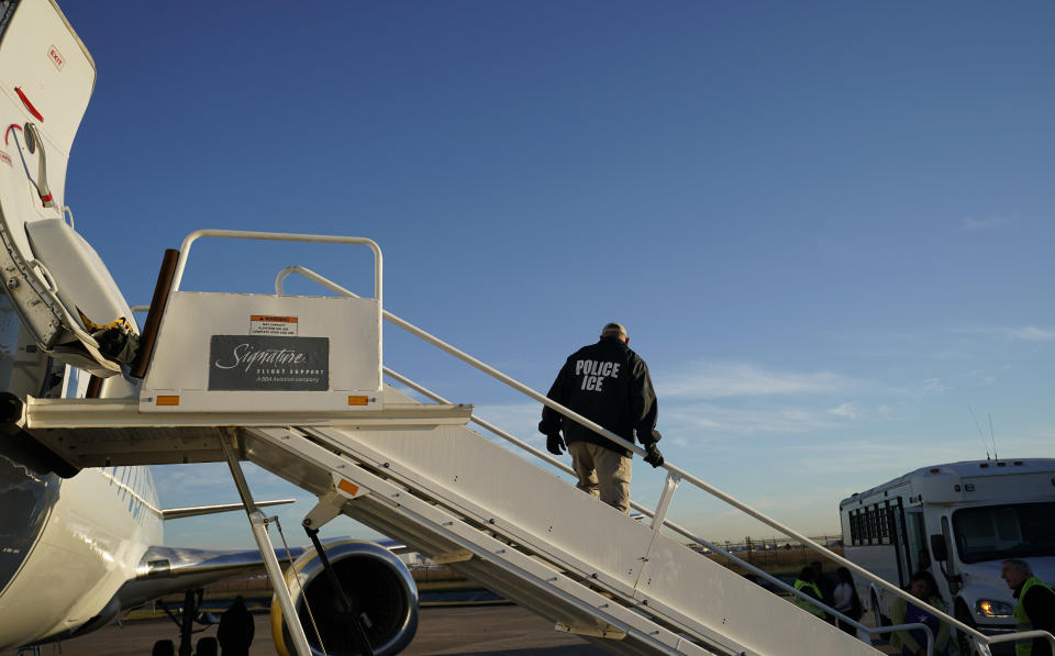 An Immigration and Customs Enforcement officer watches as immigrants are deported by plane in 2018. (Photo: David J. Phillip/Associated Press)