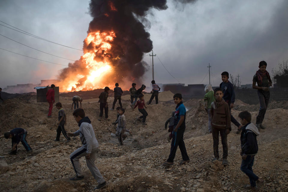 Refugees flee Mosul, Iraq