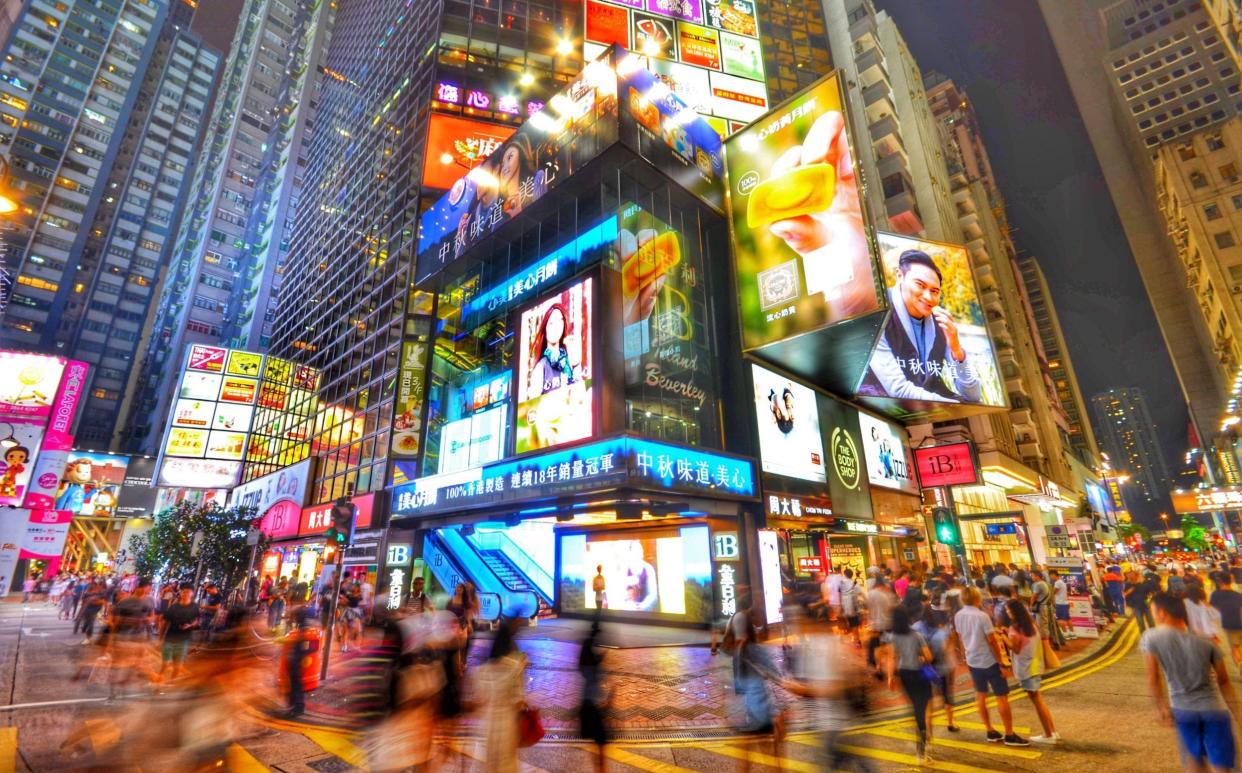 Hong Kong at night - David Proesmans / EyeEm