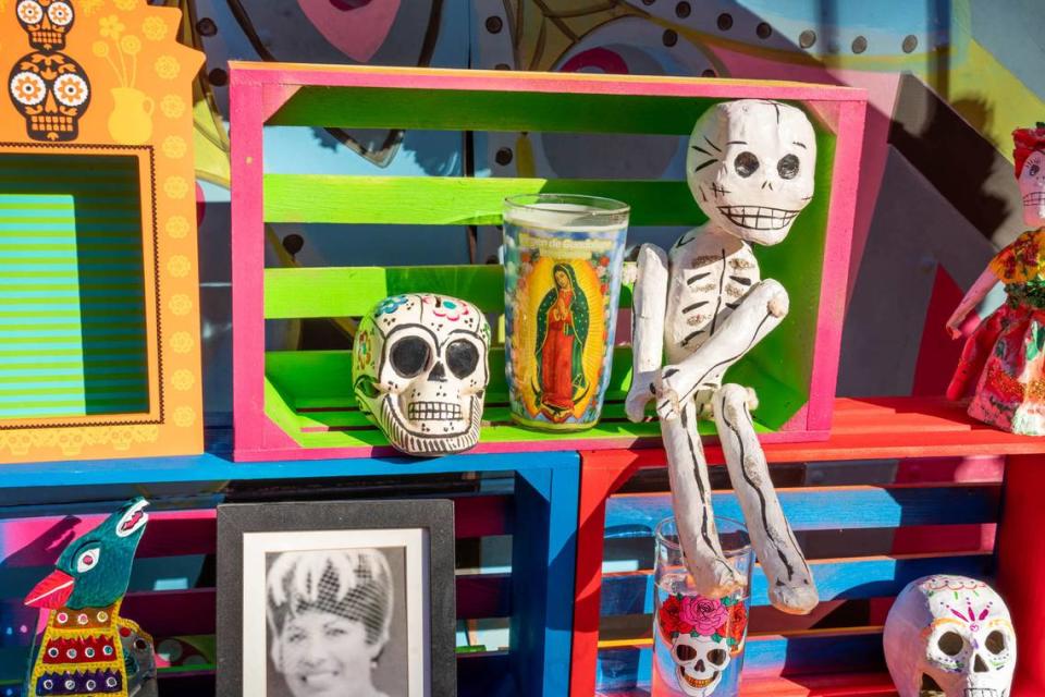 Water offerings for el Dia de Los Muertos.