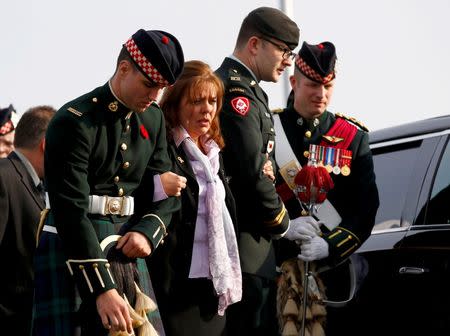 Soldiers escort Kathy Cirillo (2nd L) during the funeral procession for her son Cpl. Nathan Cirillo in Hamilton, Ontario October 28, 2014. REUTERS/Mark Blinch