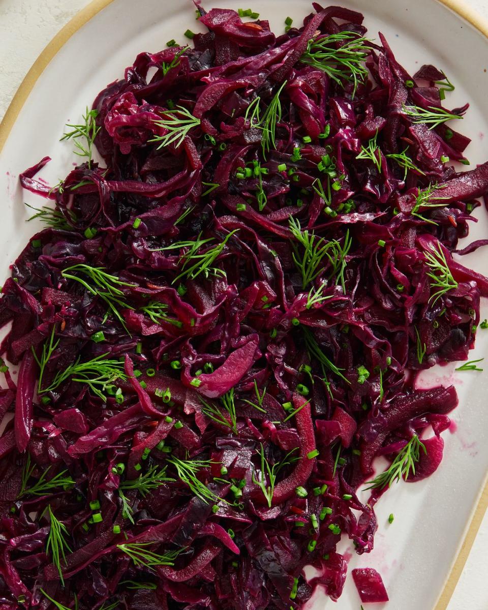 sweet and sour braised red cabbage