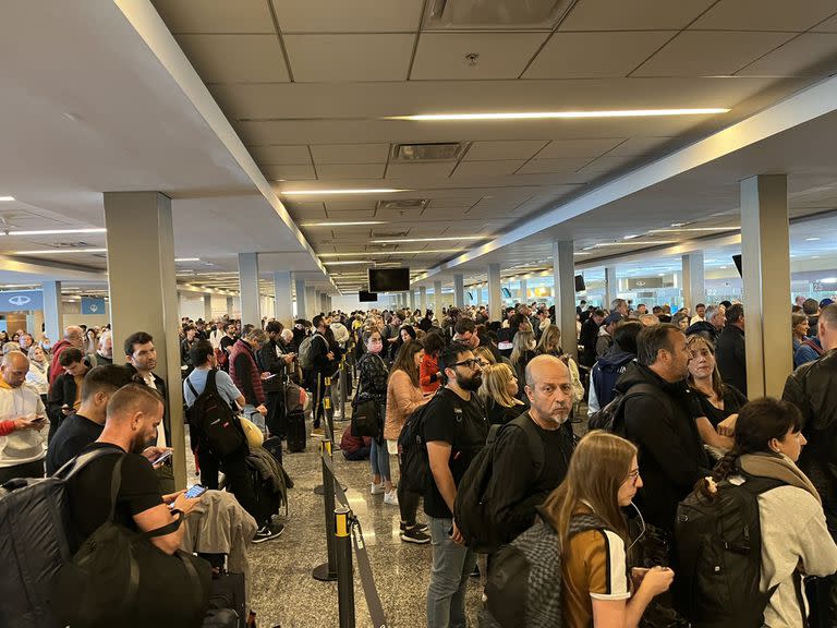 IATA advirtió que la oferta de vuelos en los aeropuertos argentinos cayó fuertemente