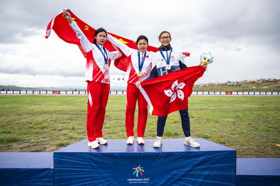 賈慧妍（右）指東亞青運銅牌讓她重拾自信。（圖：中國香港體育協會暨奧林匹克委員會）