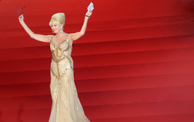 Ivana Trump sube al escenario para pronunciar un discurso durante el 17º Life Ball en Viena, el 16 de mayo de 2009