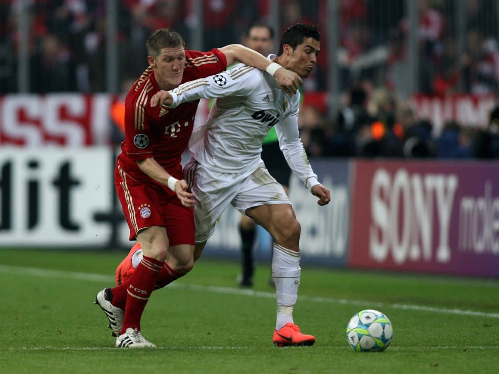 Bastian Schweinsteiger im Duell mit Christiano Ronaldo