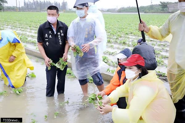 張麗善請各位農民注意公告訊息，週一經農委會公告後即可向公所申報。（記者劉春生攝）