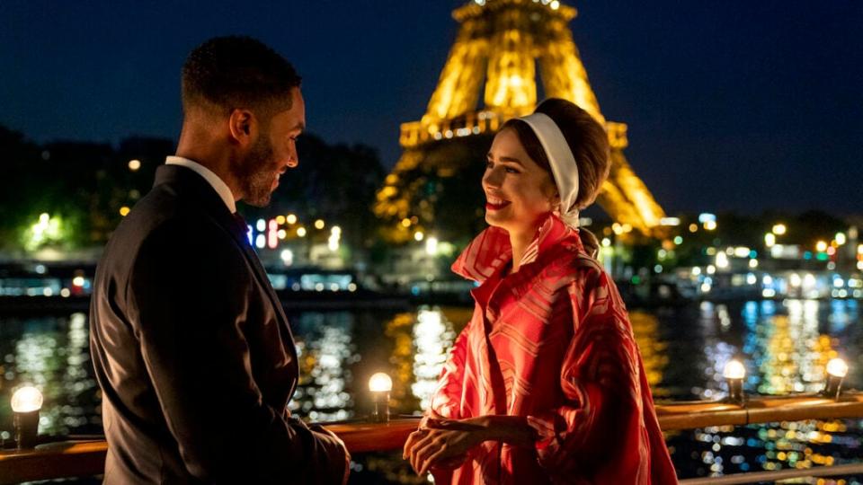 Emily in Paris. (L to R) Lucien Laviscount as Alfie, Lily Collins as Emily in episode 205 of Emily in Paris. Cr. Stéphanie Branchu/Netflix © 2021