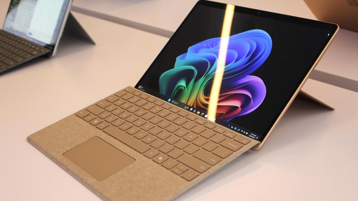  Surface Pro 11. 