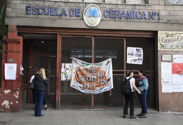 Continúa la toma en algunos colegios en CABA, el Mariano Acosta ya terminó con la medida