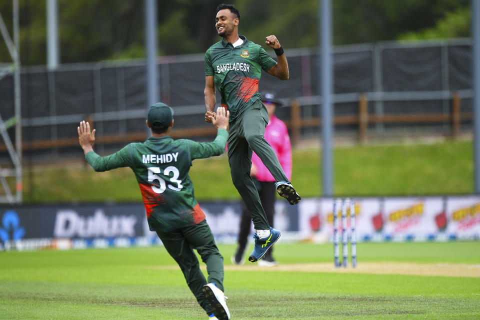 Bangladesh player Shoriful Islam celebrates the wicket of New Zealand's Henry Nicholls during the first One Day cricket international between New Zealand and Bangladesh at University Oval in Dunedin, New Zealand, Sunday, Dec. 17, 2023. (Chris Symes/Photosport via AP)