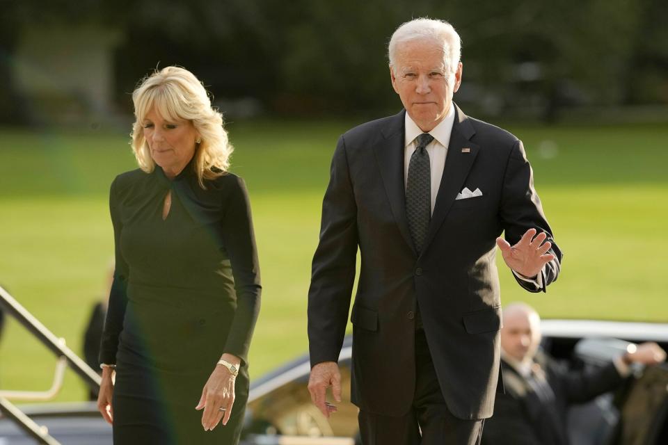 President Joe Biden gestures next to first lady Jill Biden as they arrive at Buckingham Palace for a State Reception For Heads Of State on September 18, 2022 in London, England