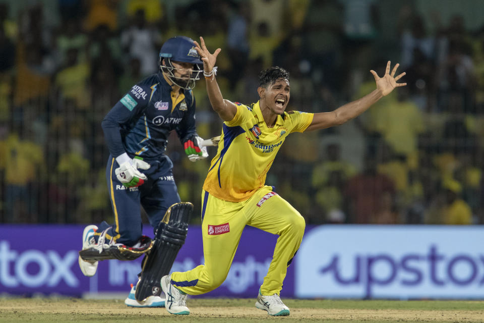 Chennai Super Kings' Matheesha Pathirana appeals unsuccessfully for the lbw against Gujrat Titans' Rashid Khan, left, during the Indian Premier League qualifier cricket match between Chennai Super Kings and Gujrat Titans in Chennai, India, Tuesday, May 23, 2023. (AP Photo /R. Parthibhan)