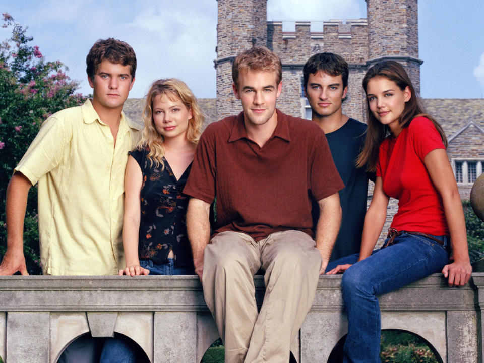 Os dramas vividos por Dawson (James Van Der Beek) e seus amigos, Pacey (Joshua Jackson), Joey (Katie Holmes) e Jen (Michelle Williams), fizeram de “Dawson’s Creek” uma séries favoritas doa adolescentes dos anos 90. Exibido no Brasil no final dos anos 90, o seriado foi reprisado pela Sony, Globo, Record e MTV Brasil. (Foto: Divulgação)