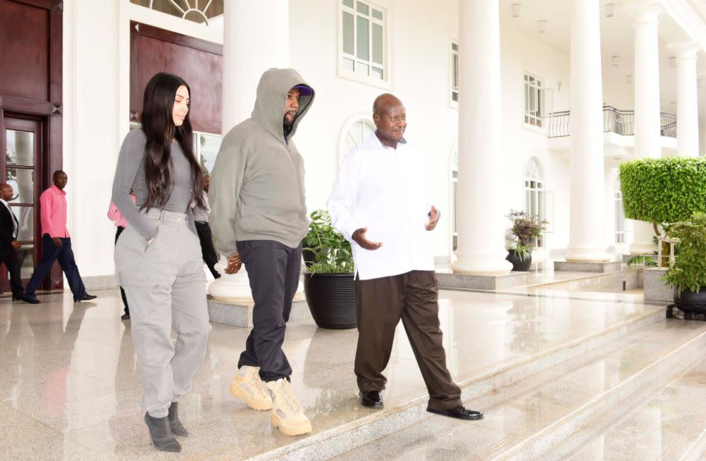 Kim Kardashian and Kanye West meet&nbsp;the president of Uganda, Yoweri Kaguta Museveni, in Entebbe on Oct. 15. (Photo: )