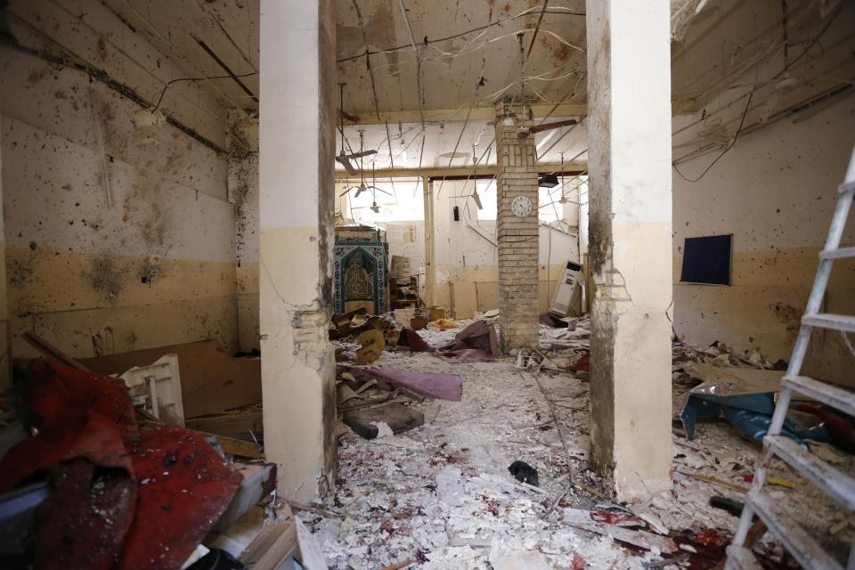 Debris lays strewn at the site of a bomb attack inside a Shi'ite mosque in Baghdad May 27, 2014. (REUTERS/Thaier Al-Sudani)