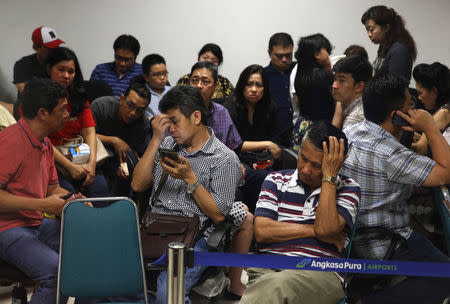 Family members of passengers onboard AirAsia flight QZ8501 react at a waiting area in Juanda International Airport, Surabaya, Indonesia, December 28, 2014. REUTERS/Beawiharta