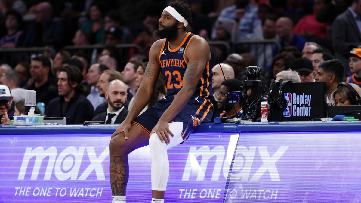 Knicks center Mitchell Robinson still recovering from foot surgery, likely out until around Christmas